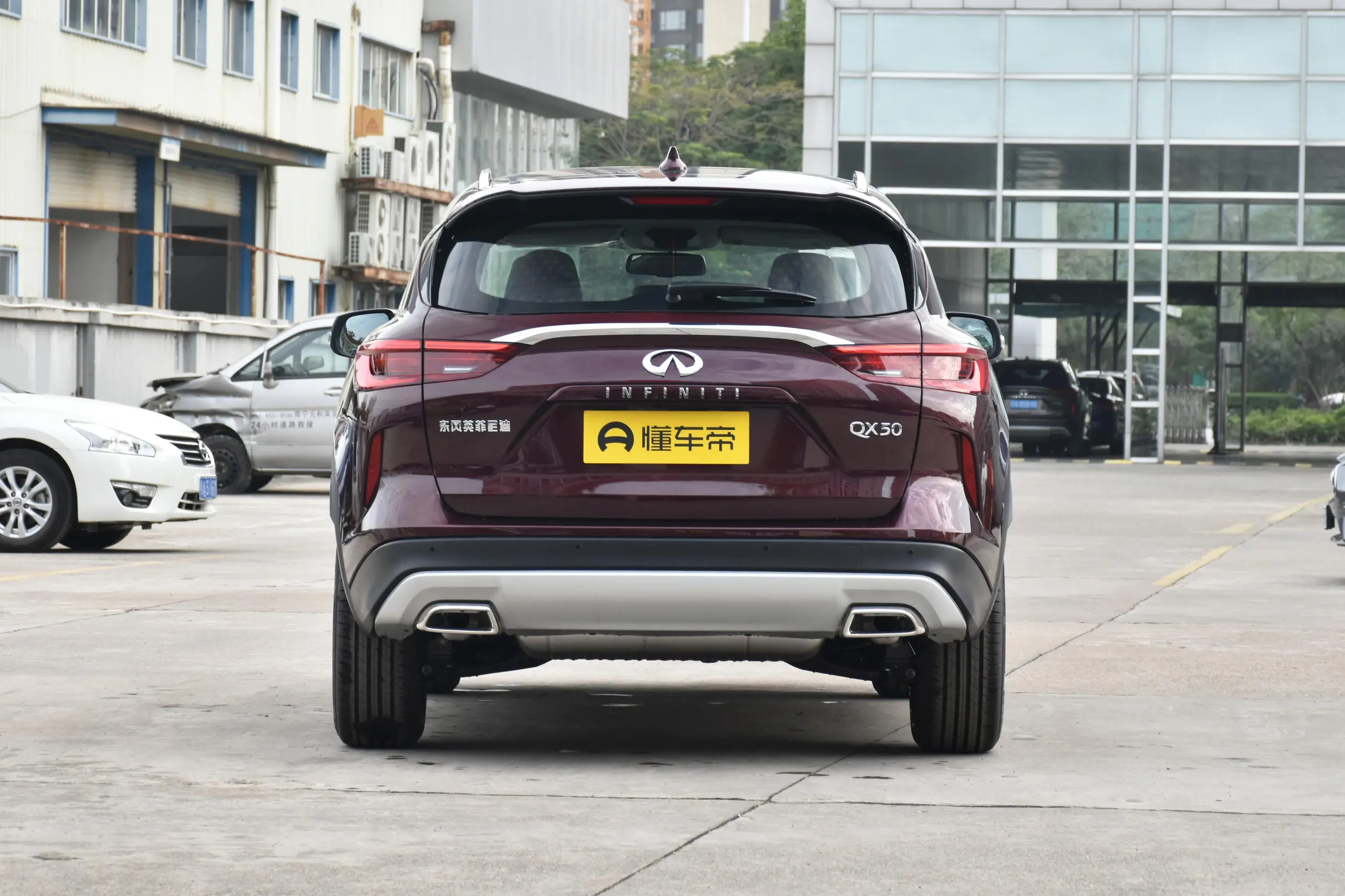 外观时尚，油耗低至7.7L，起售33.38万元，静态体验英菲尼迪QX50
