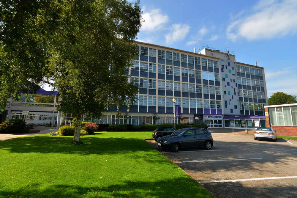 英国高中英国留学必知的英国高中分类