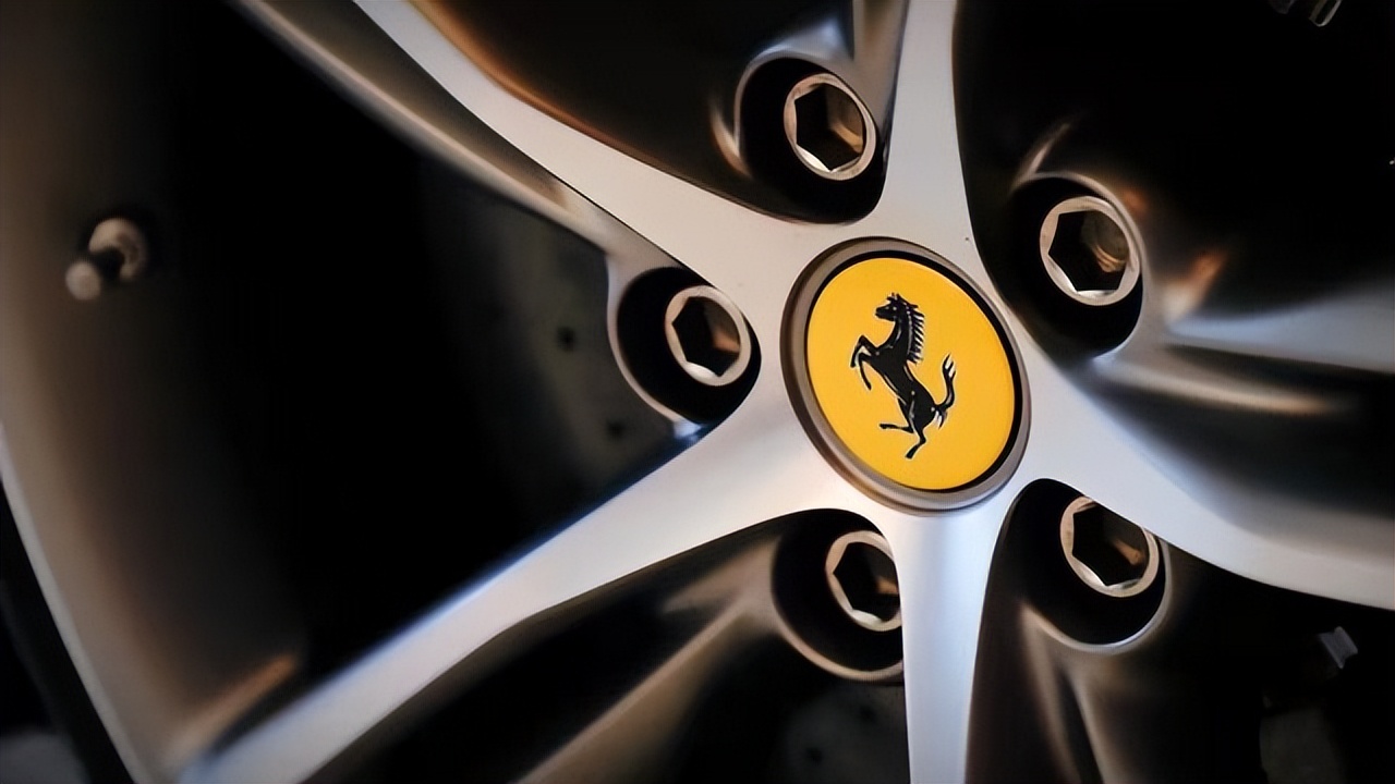 法拉利296 GTB开启全新V6时代 诠释“驾趣·新玩「法」”