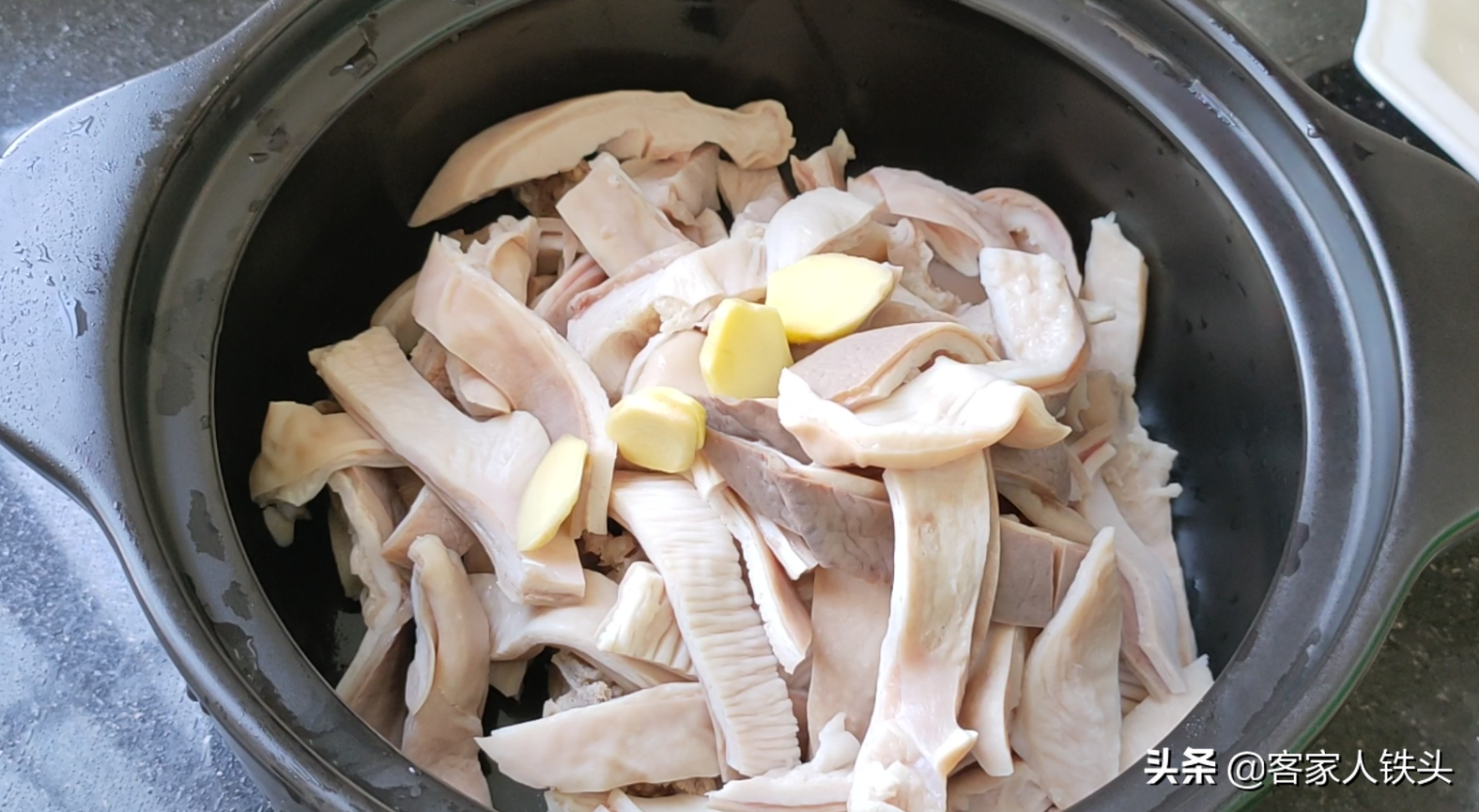 年夜饭少不了的一锅靓汤，广东有名的猪肚汤，做法原来这么的简单