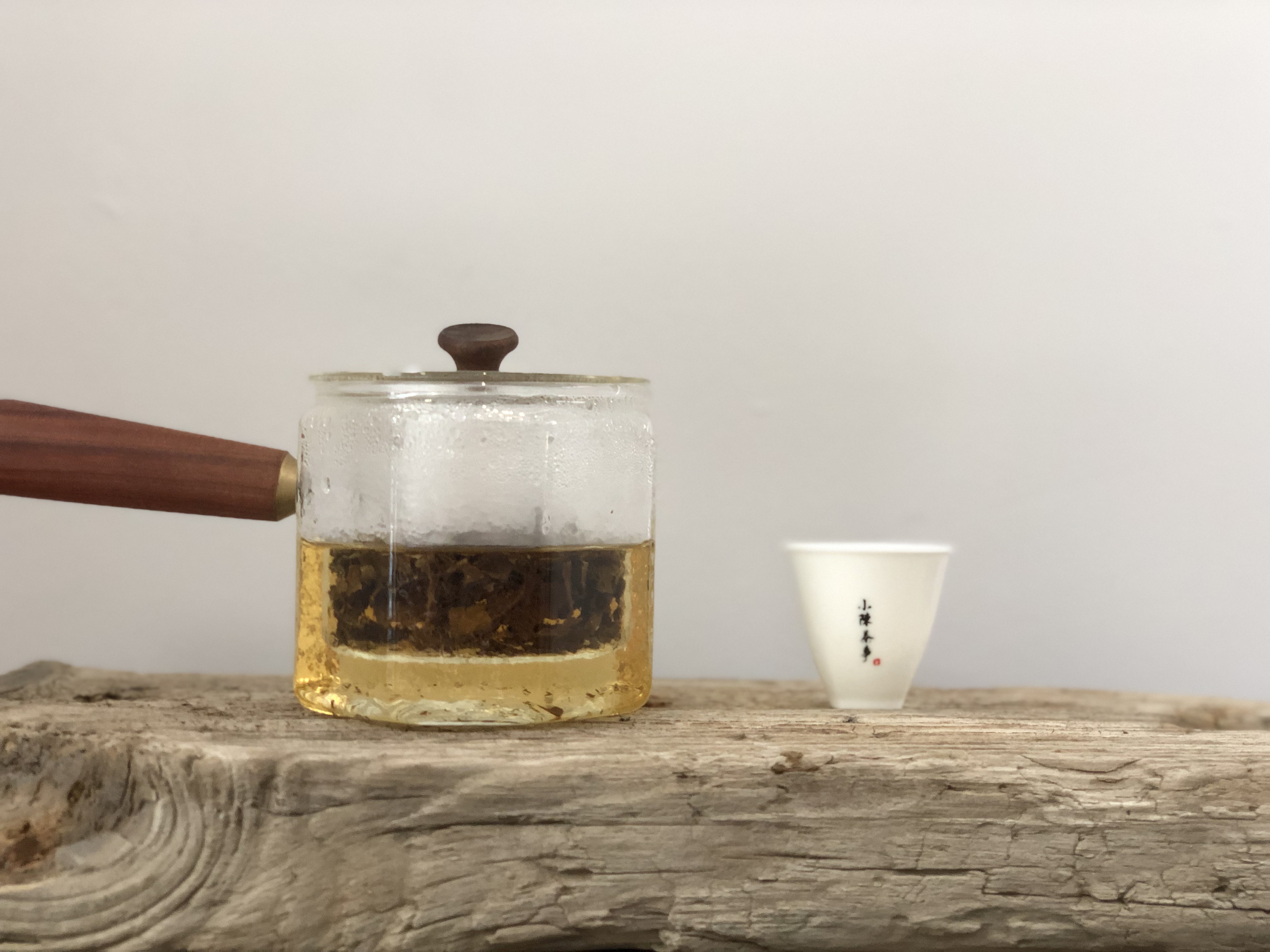 冬季煮茶热，铁壶、陶壶、玻璃壶、喷淋壶，究竟该怎么选？
