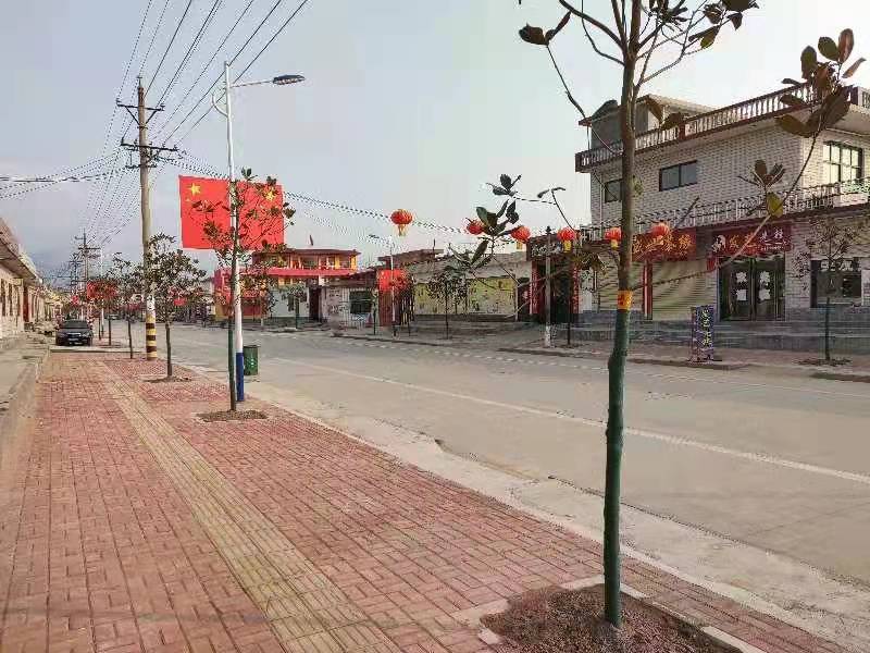 辉县市宪录村的红色游园文化广场，成了村民争相“打卡地”