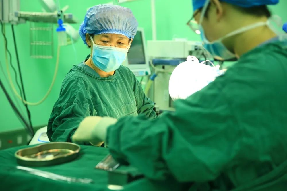 用愛與溫暖托起每一個(gè)新生命——記市人民醫(yī)院產(chǎn)科主任張愛琴