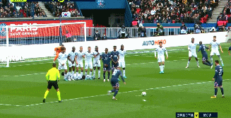 巴黎球迷怒了：梅西触球，漫天狂嘘！姆巴佩破门，起立鼓掌
