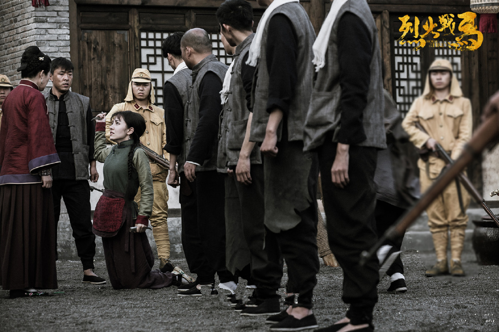 《烈火战马》开播，吴樾自编自导自演，场面戏精彩，喜剧是败笔