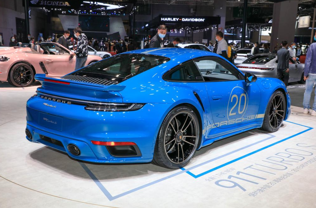 被奉为保时捷里程碑之作，性能操控标杆，实拍解析保时捷911