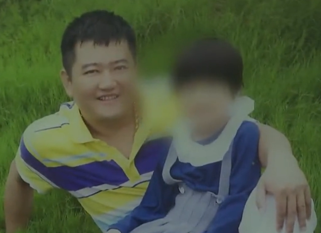 故事：丈夫偷腥漂亮小保姆，并送10多套房产，原配得知后暴走上门