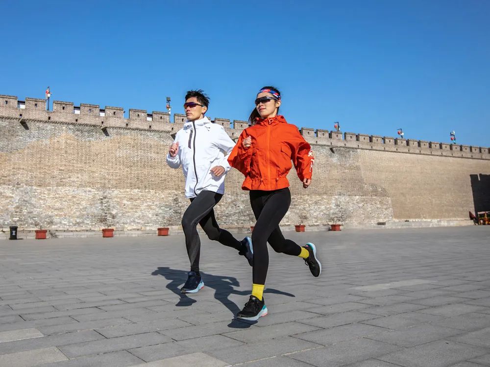 361°E韧跑鞋：快来体验柔韧回弹的牛皮糖脚感