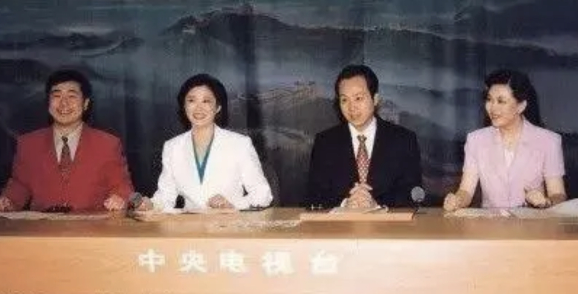 香港回归25周年，央视主持敬一丹晒97年直播旧照，缅怀罗京引泪目