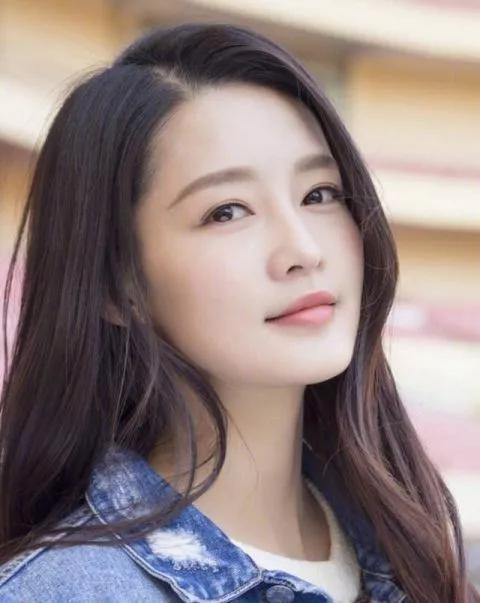 李沁：清新脱俗，气质独特，妩媚动人，魅力十足