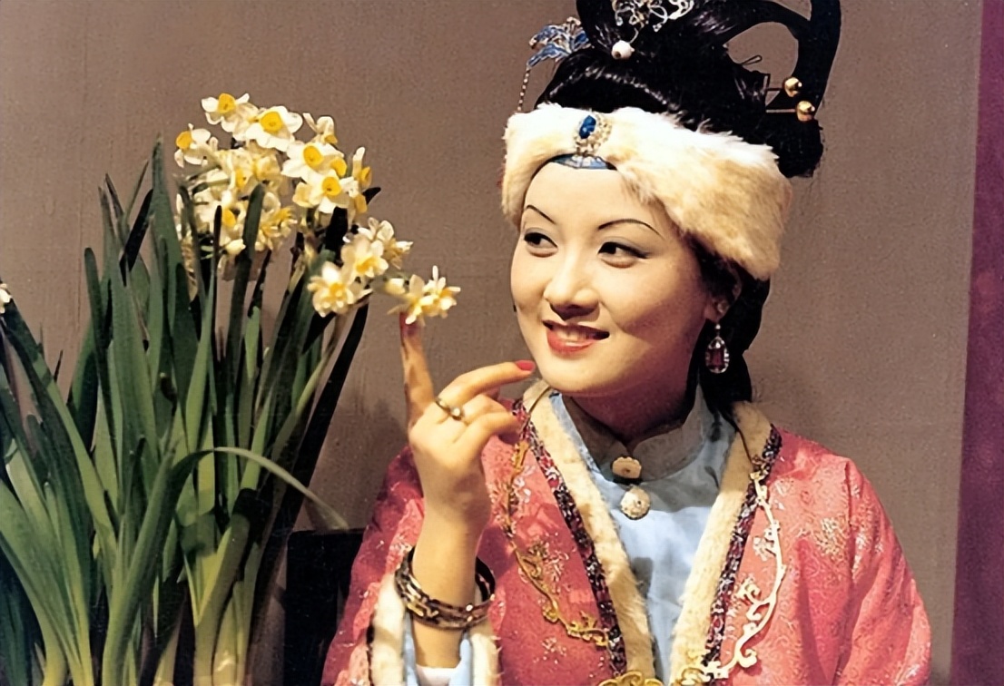 张国立为什么要离开罗秀春,转而对宜妃邓婕钟爱一生?