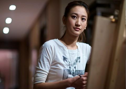 《斛珠》的鞠七七，因撞脸李小冉被挖掘出道，和陈晓还是中戏同学