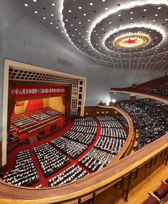 59年人民大会堂完工，毛主席看到天花板后会心一笑：这是谁的主意