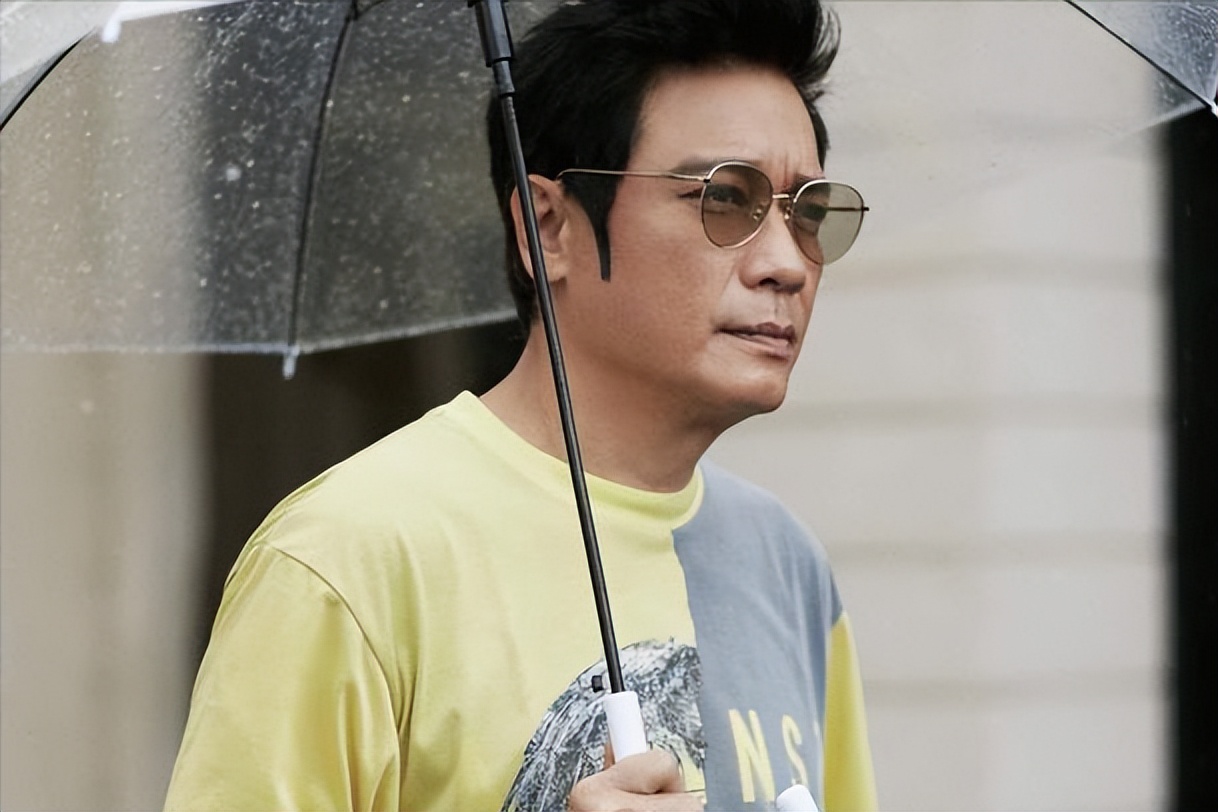 事业巅峰抛弃发妻,二婚与小12岁娇妻孕有一女,罗嘉良真的幸福吗