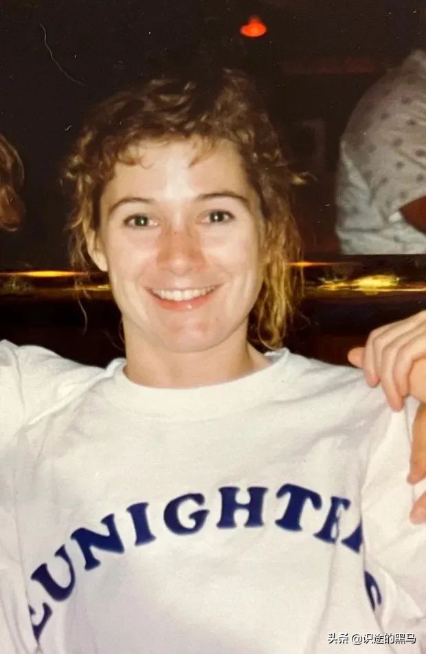 科技公司CEO下飞机就被警察按倒在地，竟与30年前的美女惨案有关