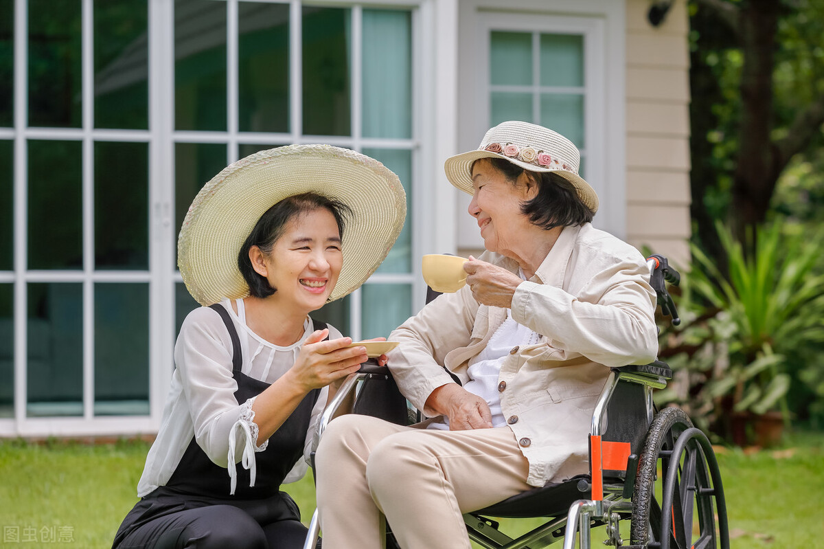 姐妹抱团养老不到八个月就散伙，62岁阿姨感慨：姐妹情已破灭