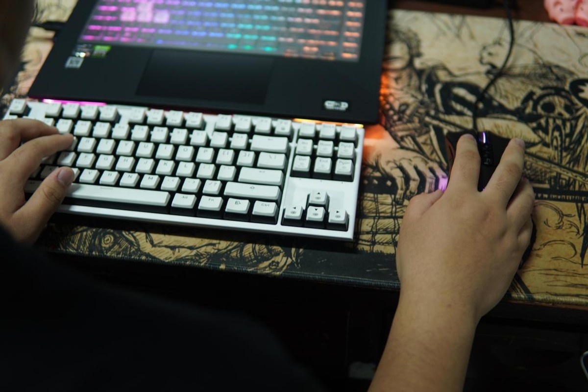 血手幽灵ES9Pro入手实测，极致人性化的上分神器