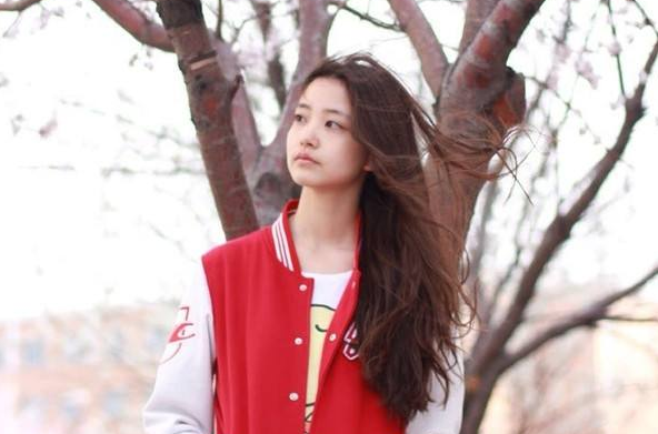 清华美女博士走红，号称“小石原里美”，每段学习经历都与众不同