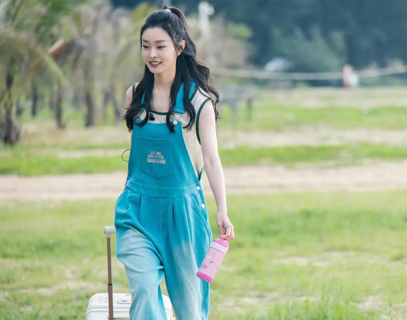 宋轶近期参加综艺的穿搭