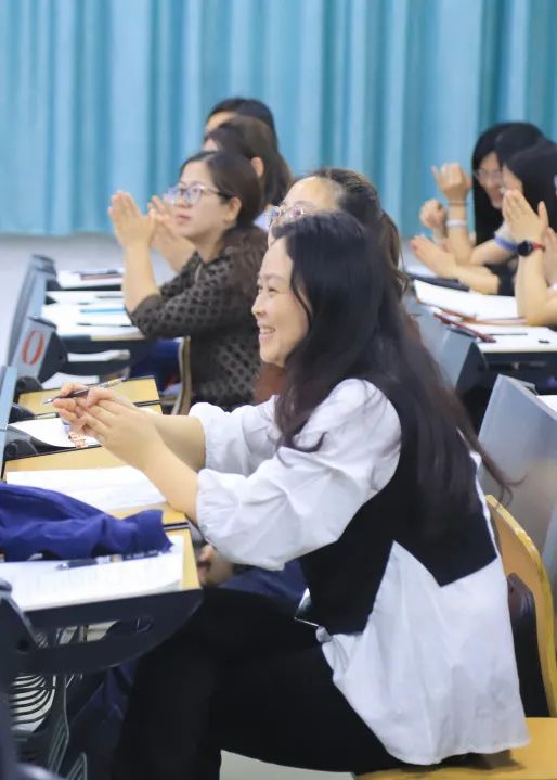 天府新区南湖小学（含北区）举行2022春4月班主任、辅导员培训会