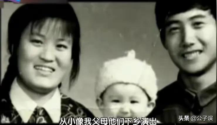 谭晶情史，青歌赛上成名，长城上开演唱会，嫁爱情高龄产子