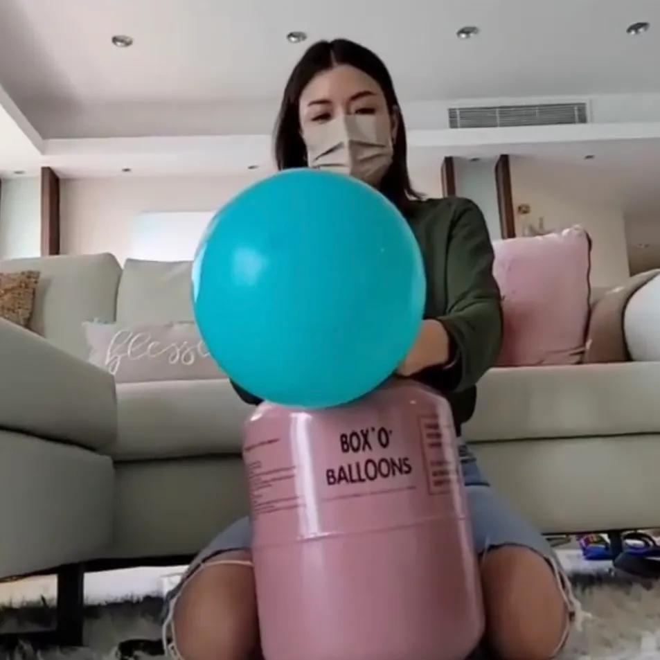 陈茵媺为次子庆7岁生日，家中无敌大海景抢镜，陈豪在家也戴口罩