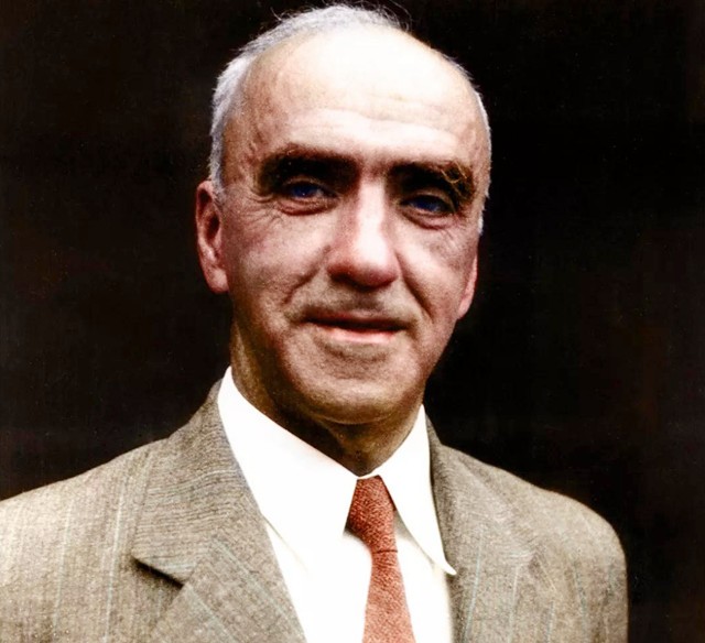 1955年授勋前夕，主席和总理一致认可他来主持典礼，他是谁？