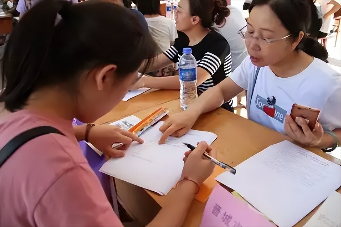 北方学生去南方读大学，感觉来到另一个世界，尤其是晚上感受颇深