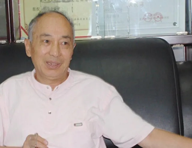 说来最开始的时候出生伊始,罗箭还叫罗小卿,这名字还得自于任白戈