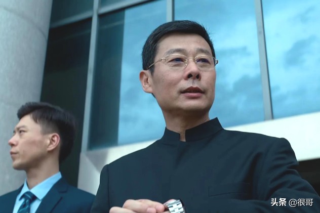 《庭外》中的脸熟，霍青是反派专业户，栾元晖隔着屏幕都让人害怕