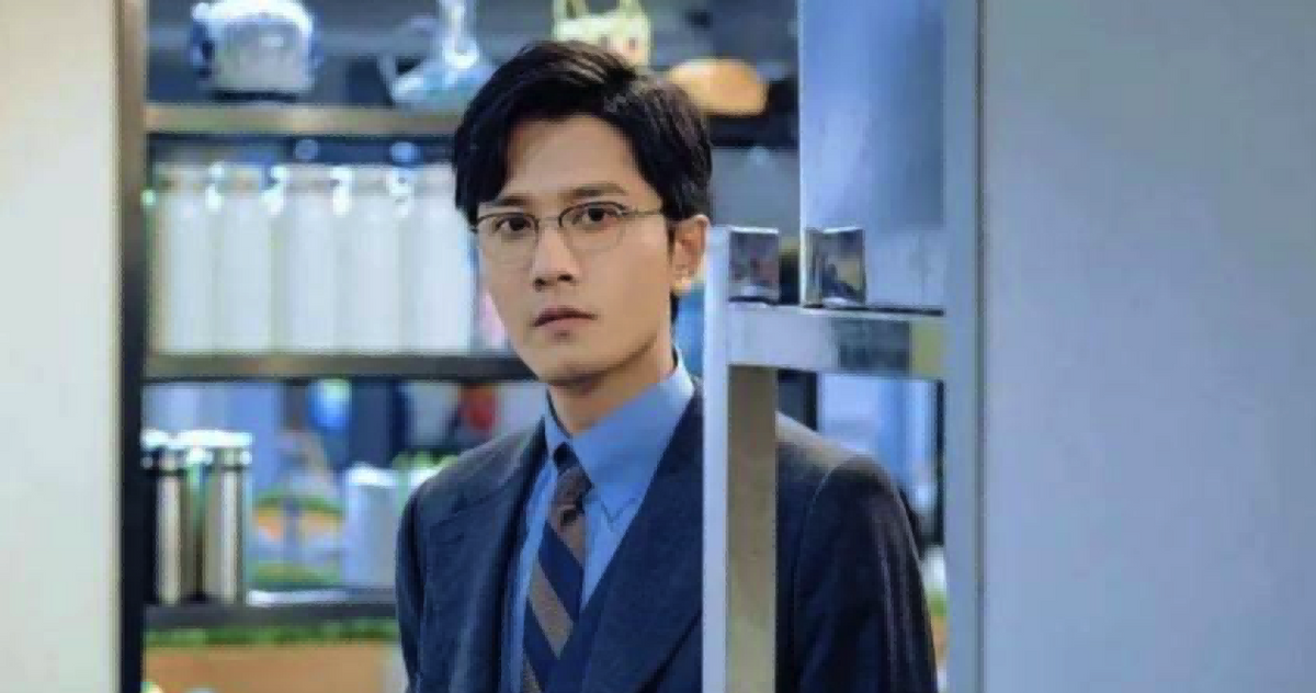 同样是“眼镜造型”，把肖战王一博和吴启华放一起，差距就出来了