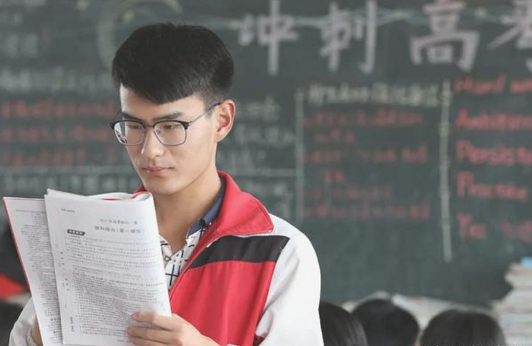 2022年将是“高考小年”，分数线可能会下降？考生注意谨慎报考