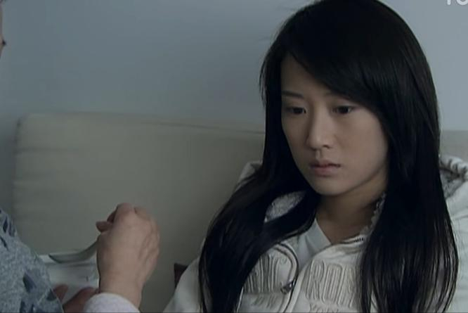 三年堕胎4次，女子跳楼揭开“爱情”真相，光鲜背后一片狼藉