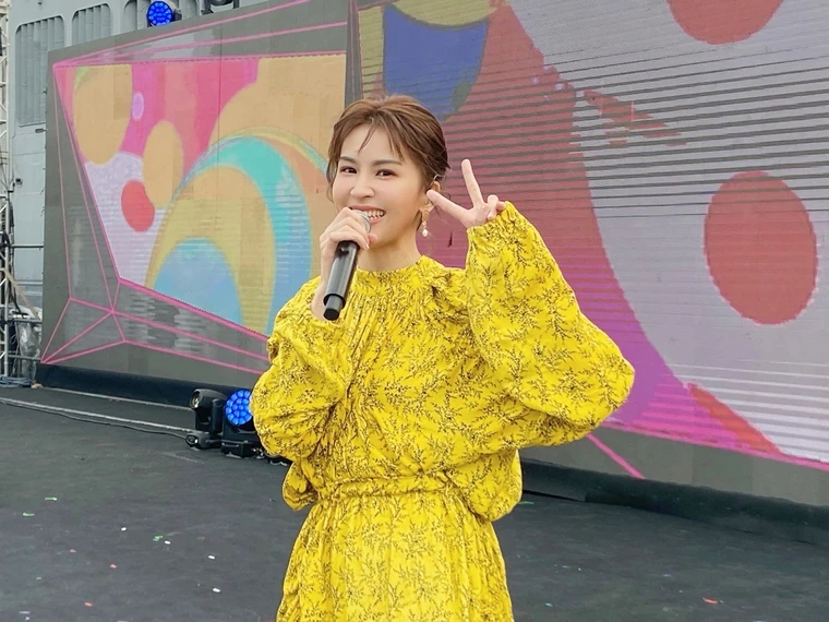 37岁女星曾沛慈突然闪婚，晒婚纱照公开丈夫身份，求婚细节曝光