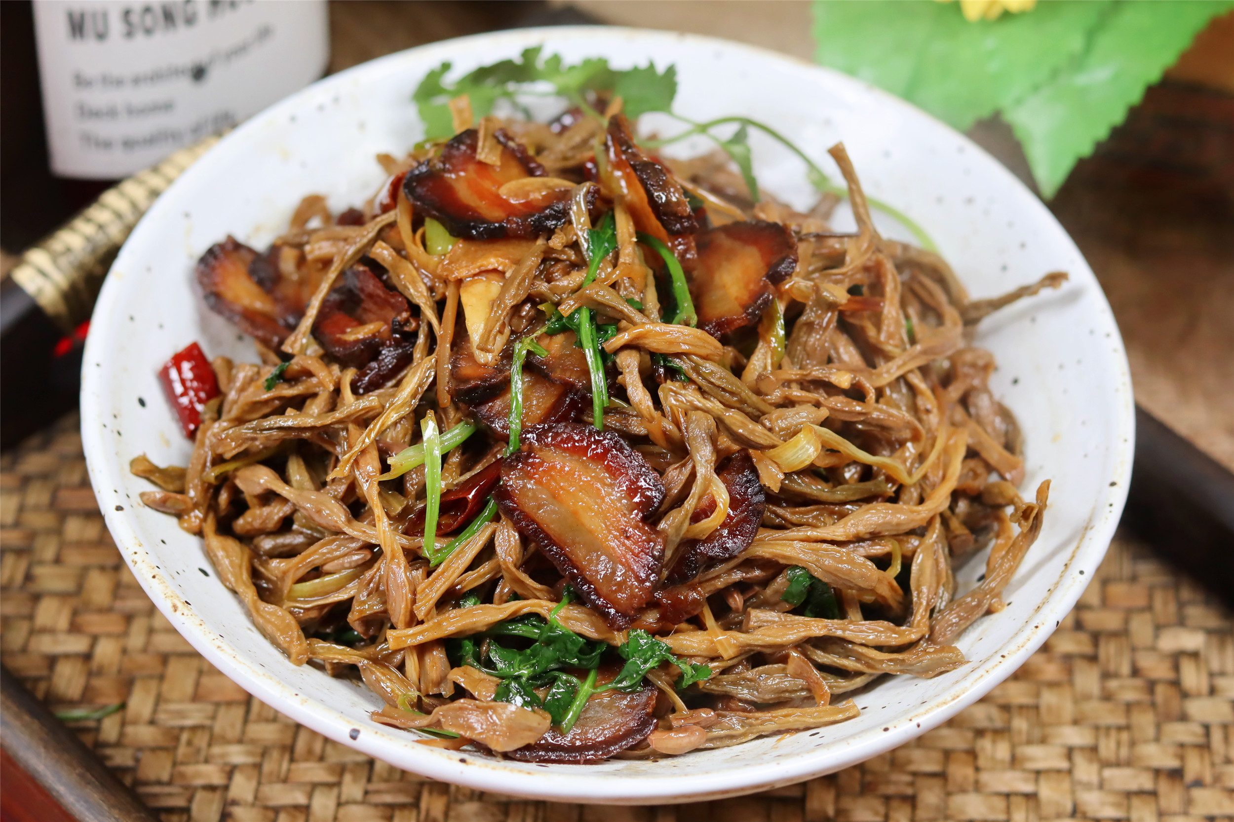 干豆角的做法大全家常菜（教你做入味好吃的干豆角炒腊肉）