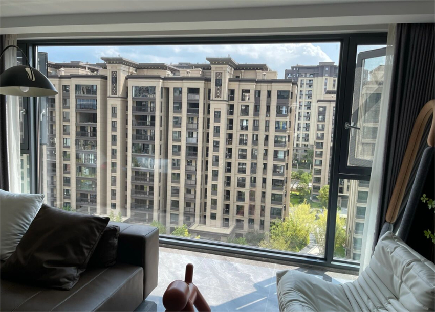 新房入住后才发现，阳台坚持“8不装”，用起来是真爽