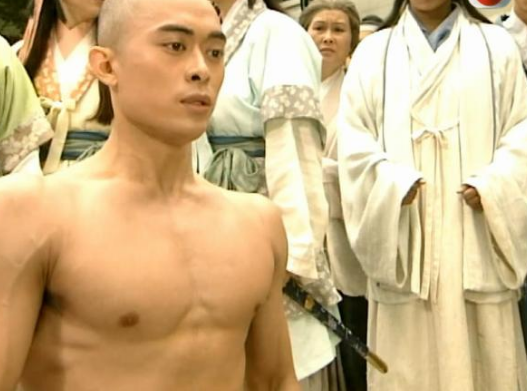 48岁的樊少皇，身材硬朗，腱子肉吸睛，网友：身材比18岁时还要好
