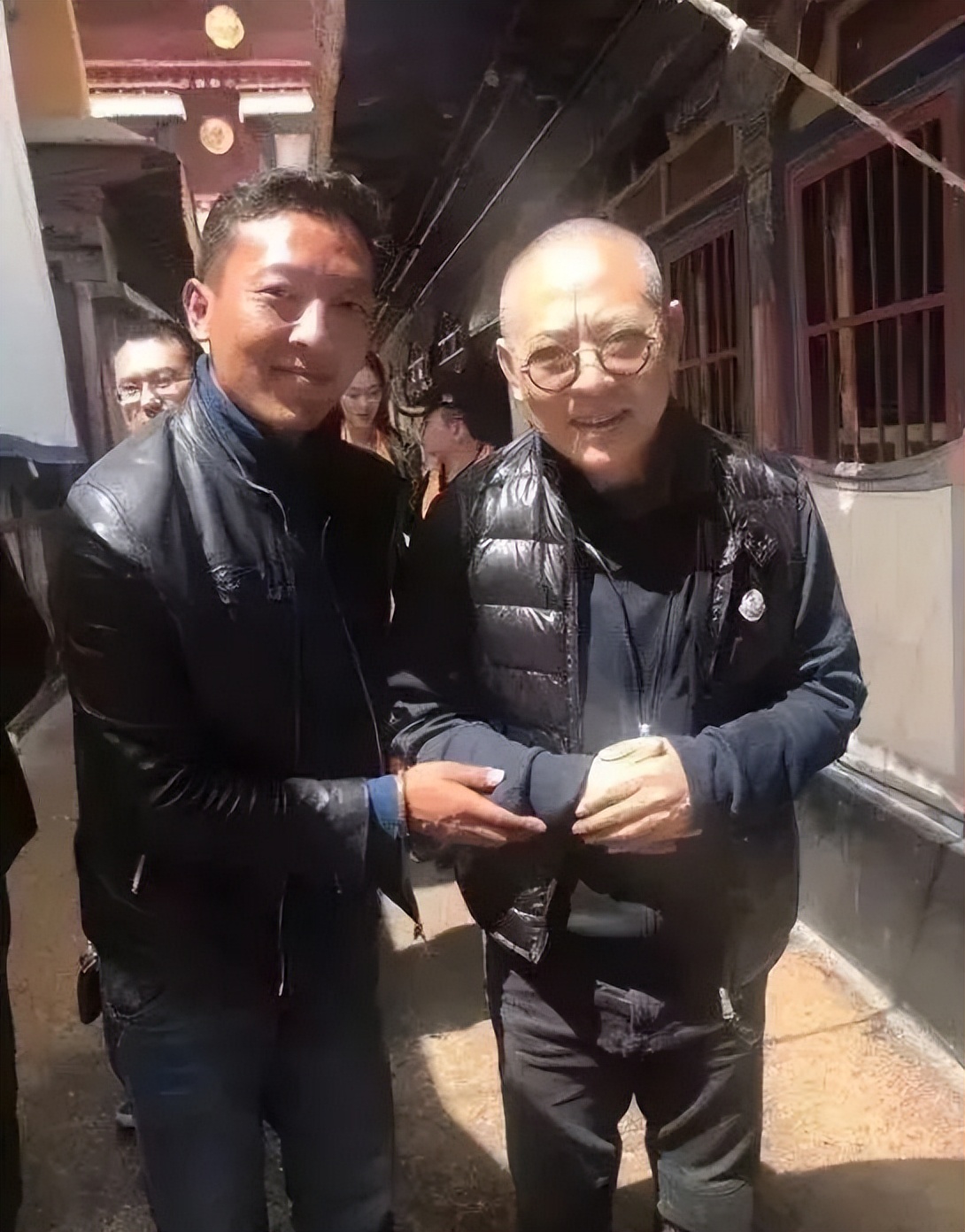 7位“被顽疾缠身”的明星，一个比一个有钱，却难逃病痛的折磨