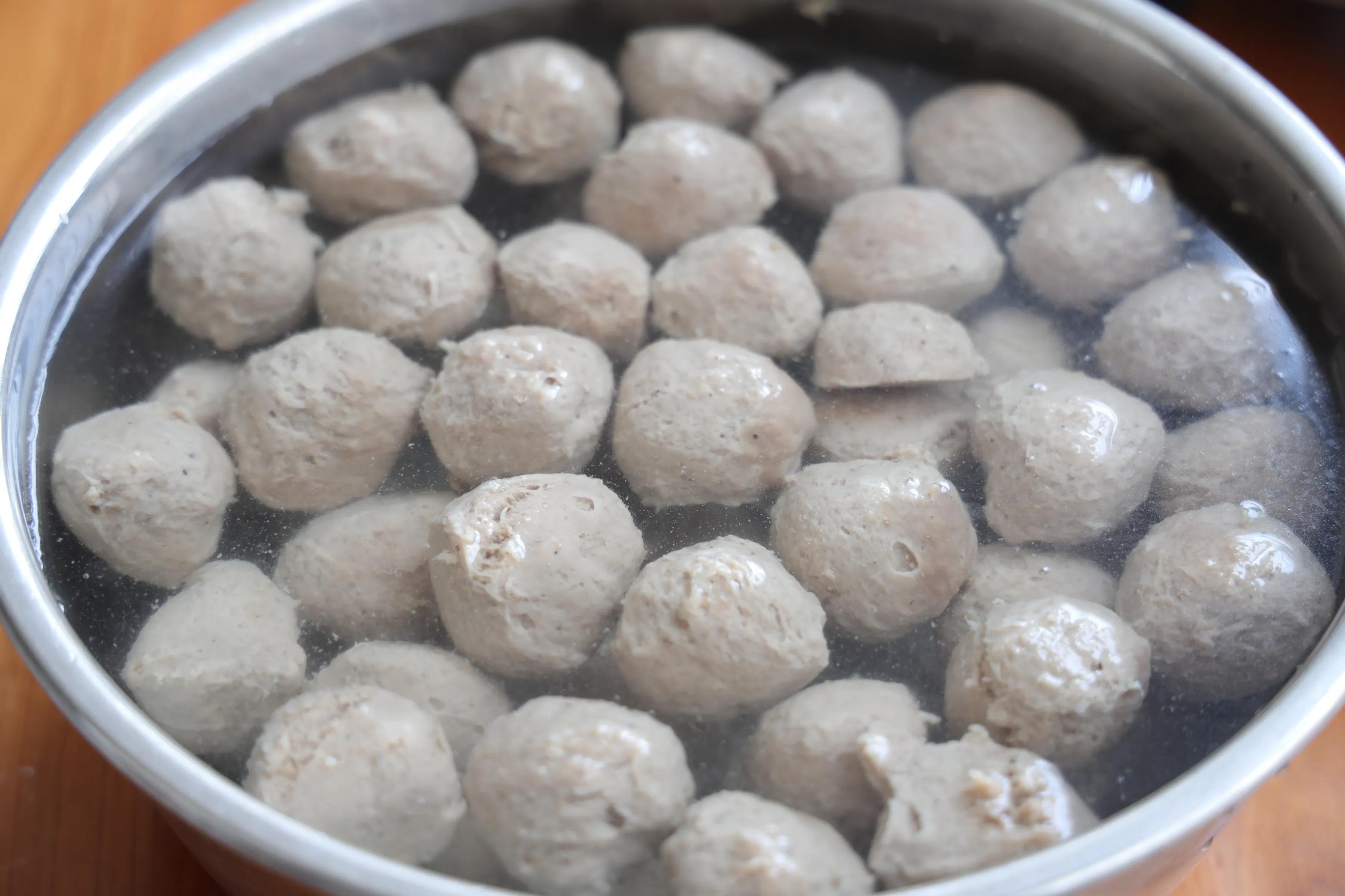 过年了，自制牛肉丸，Q弹有嚼劲，做汤涮火锅绝了，无添加更放心