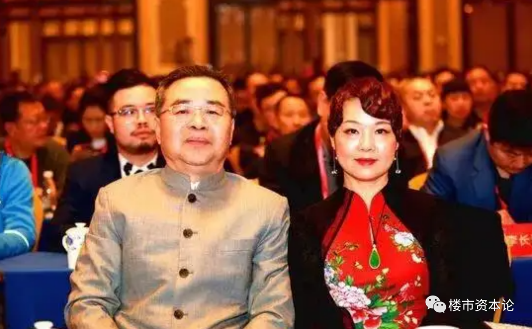 马可波罗IPO黄建平改制起家，妻子爱翡翠请过撒贝宁