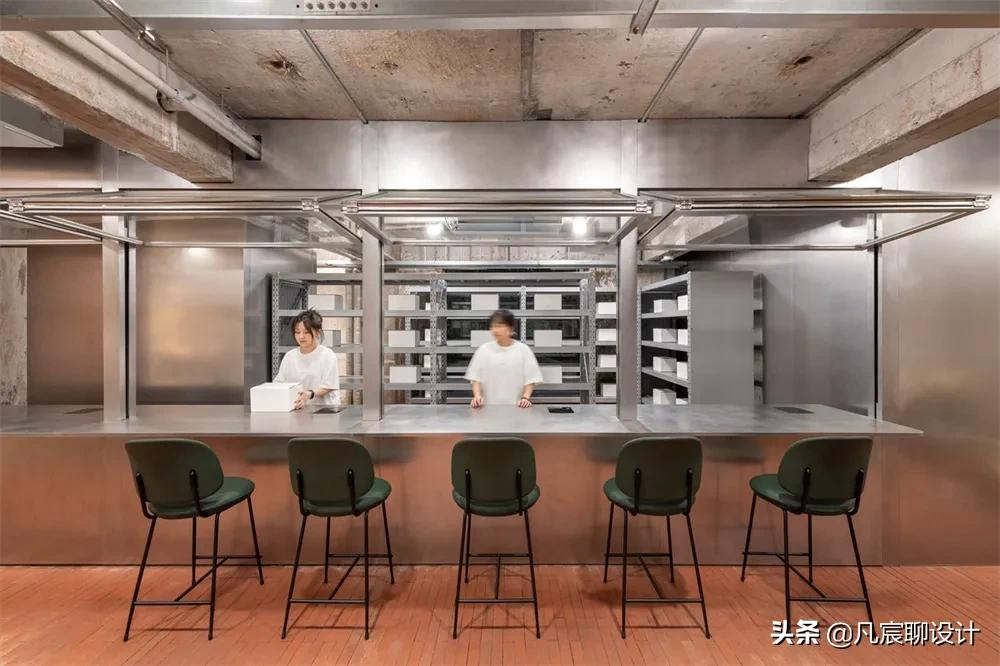 凡宸聊设计:为什么现在网红店设计得都像「装修工地」?