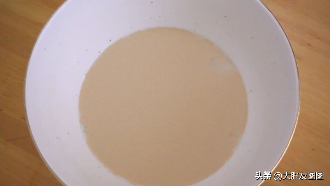 配方揭秘！椰蓉大面包的做法，软蓬蓬，热乎乎，一出炉就忍不住了