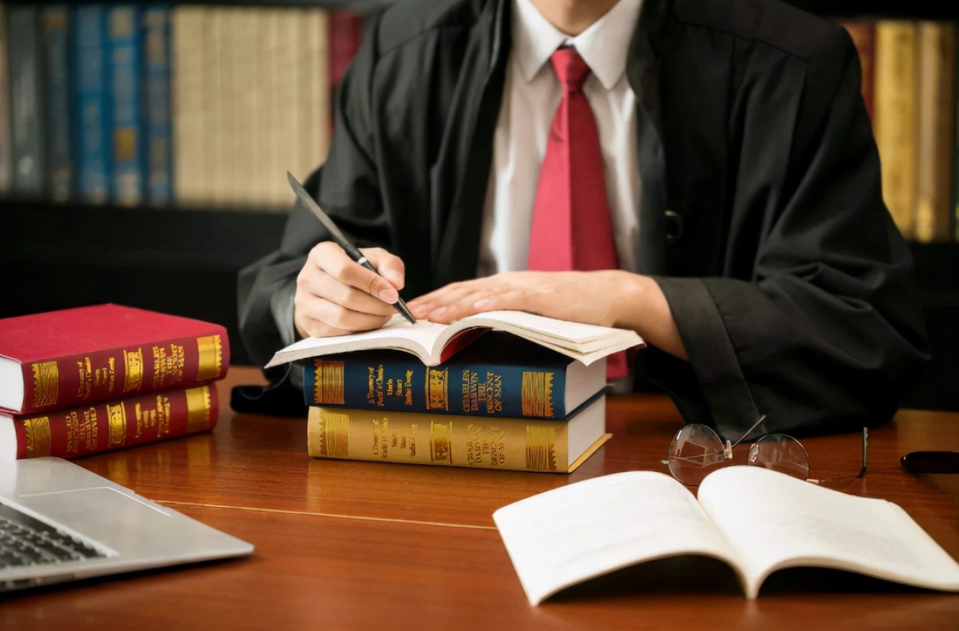 法学是学什么，就业方向和前景怎么样？