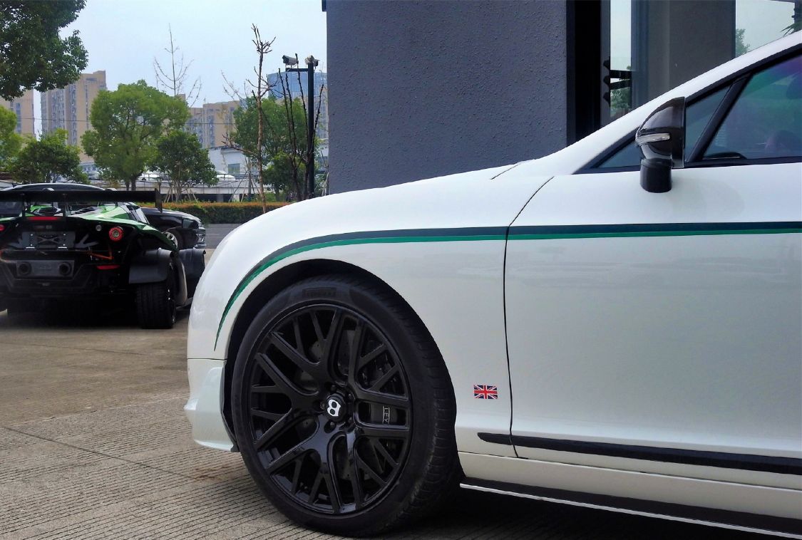 浙江首辆宾利GT3R，600万，内地30辆，4S店里的赔钱货