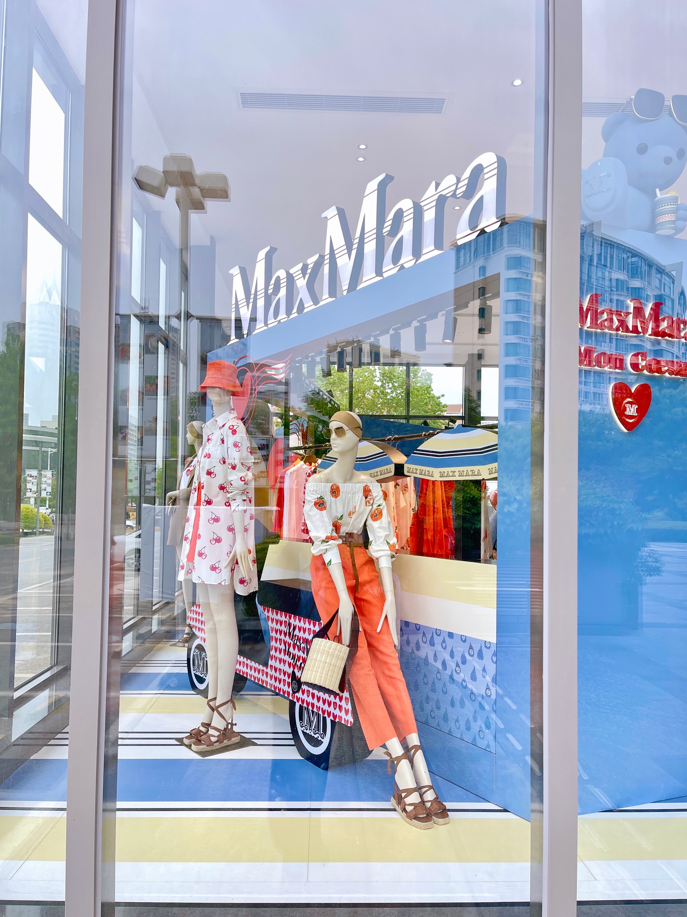 Max Mara Mon Coeur 系列限时精品店登陆青岛，打造夏日活力空间