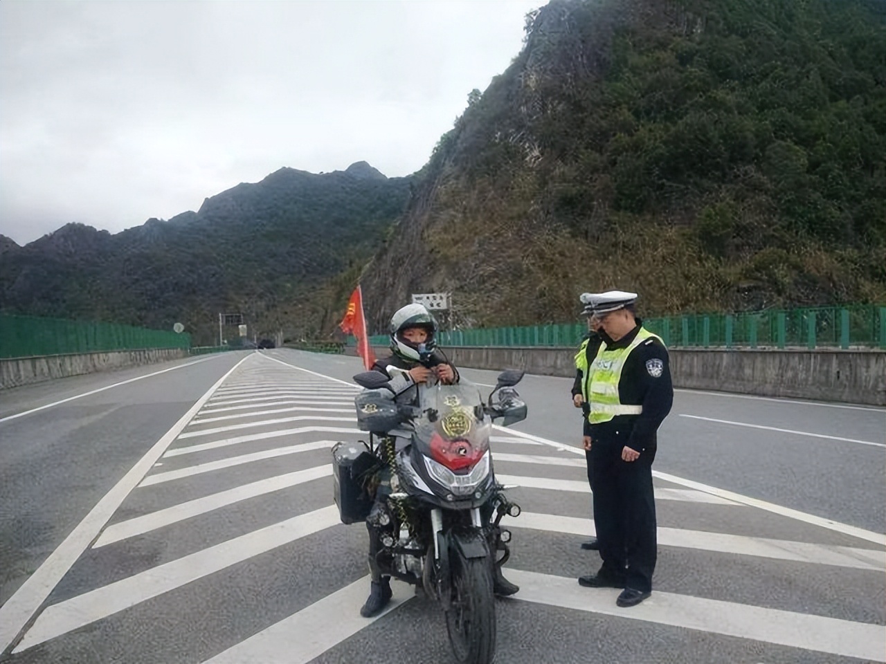 摩托車或將迎來新調整，增加了新門檻，包括摩托車加油、上高速