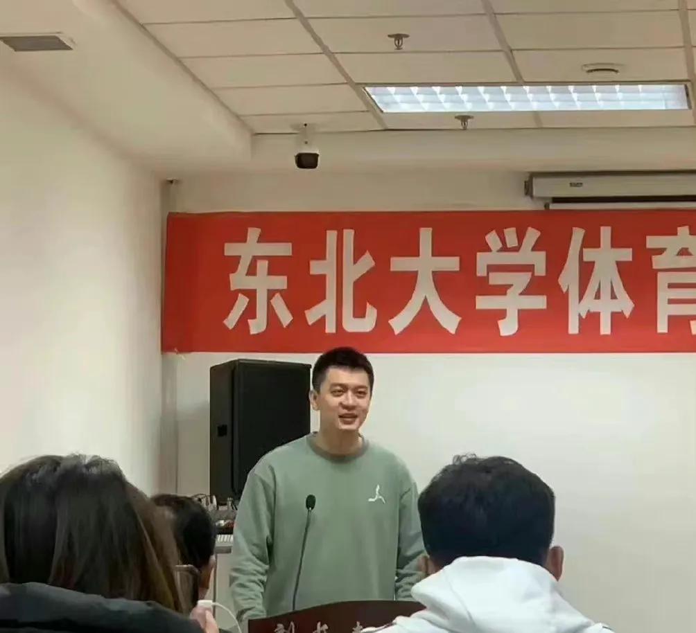 cba教授是哪个队(CBA资讯：杨鸣回母校，荣升东北大学教授，周琦谈回归NBA)