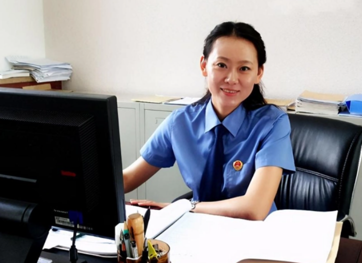 公务员“辞职信”走红，辞职理由引起同行共鸣，网友却直言太年轻