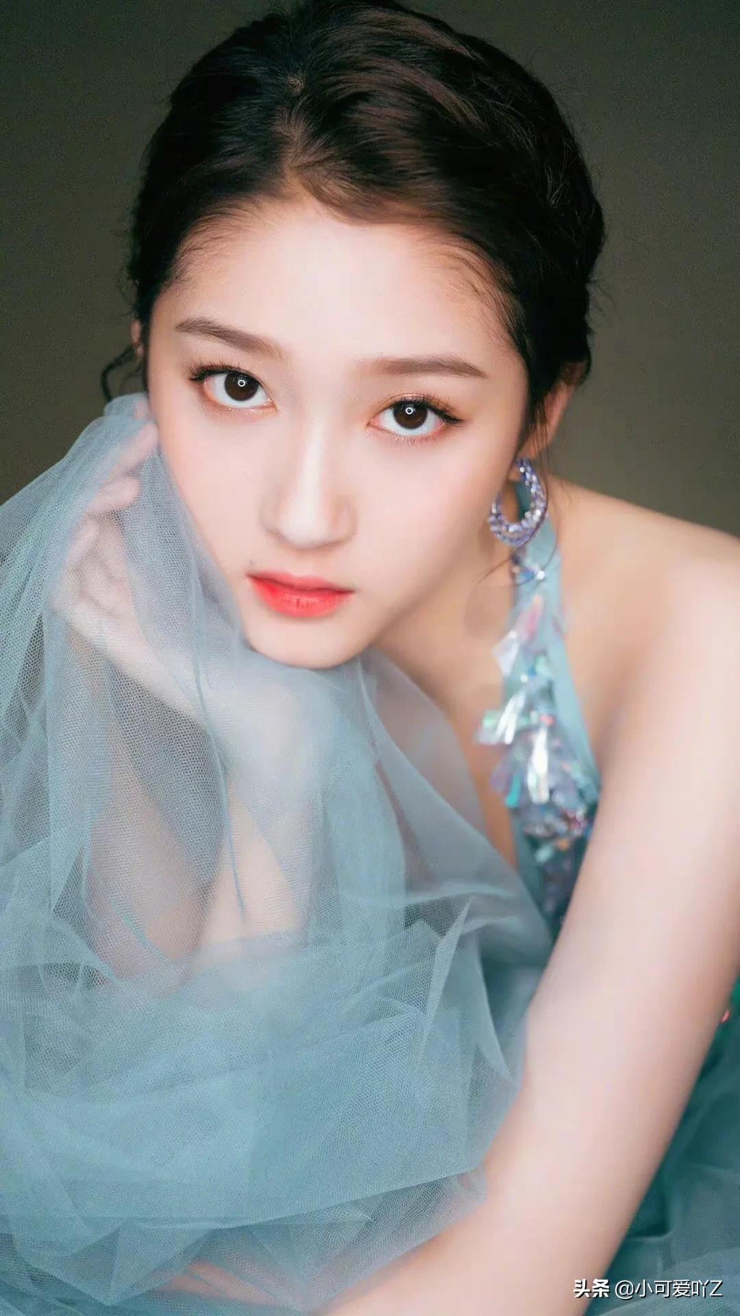 关晓彤美丽装扮图片