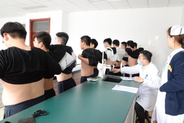 高考体检有多严格？需要“全部脱光”检查吗？医生表示我也不想看